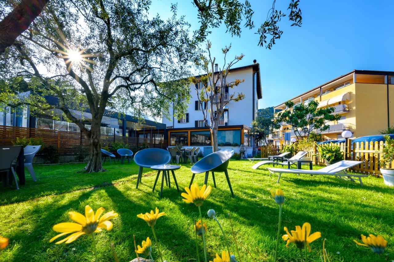 Nirvana Apartments Torbole Sul Garda Bagian luar foto