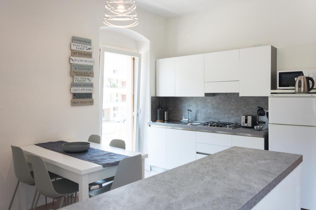 Nirvana Apartments Torbole Sul Garda Bagian luar foto
